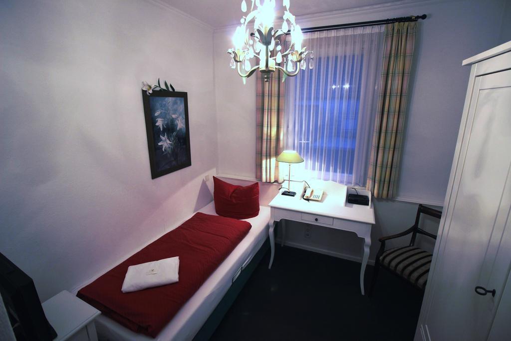היטזאקר Hotel Garni Zur Linde חדר תמונה