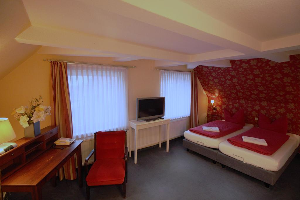 היטזאקר Hotel Garni Zur Linde חדר תמונה