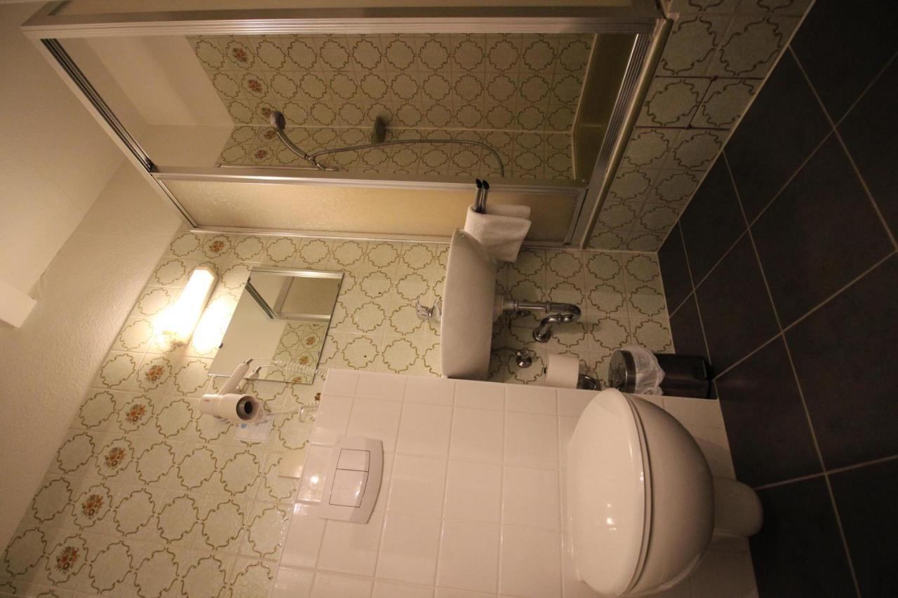 היטזאקר Hotel Garni Zur Linde מראה חיצוני תמונה