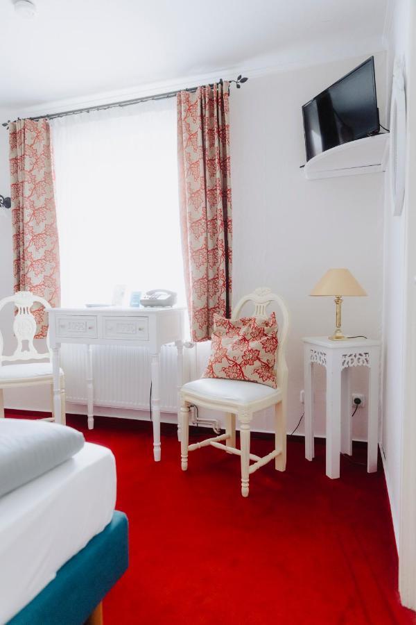היטזאקר Hotel Garni Zur Linde מראה חיצוני תמונה