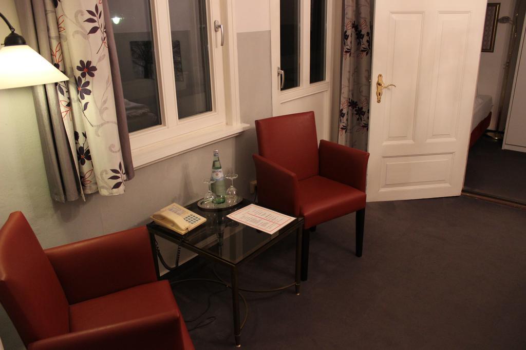 היטזאקר Hotel Garni Zur Linde מראה חיצוני תמונה