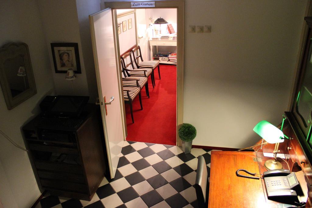 היטזאקר Hotel Garni Zur Linde מראה חיצוני תמונה