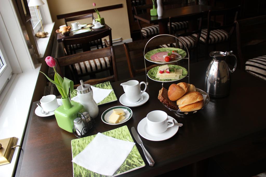 היטזאקר Hotel Garni Zur Linde מראה חיצוני תמונה