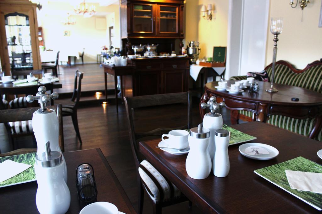 היטזאקר Hotel Garni Zur Linde מראה חיצוני תמונה